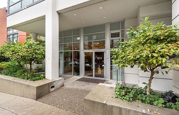 401 1211 MELVILLE STREET Coal Harbour