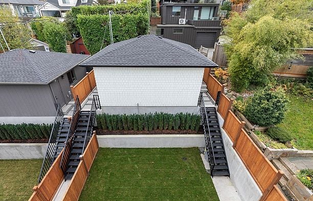 B 3538 W 14TH AVENUE Kitsilano