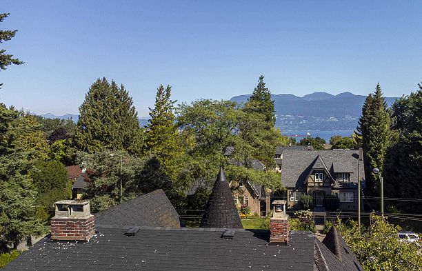 4266 W 10TH AVENUE Point Grey