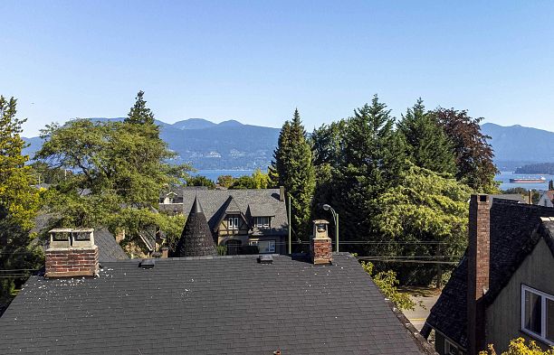 4266 W 10TH AVENUE Point Grey