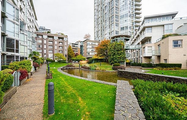 309 1288 MARINASIDE CRESCENT Yaletown