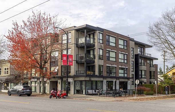 402 2481 WATERLOO STREET Kitsilano