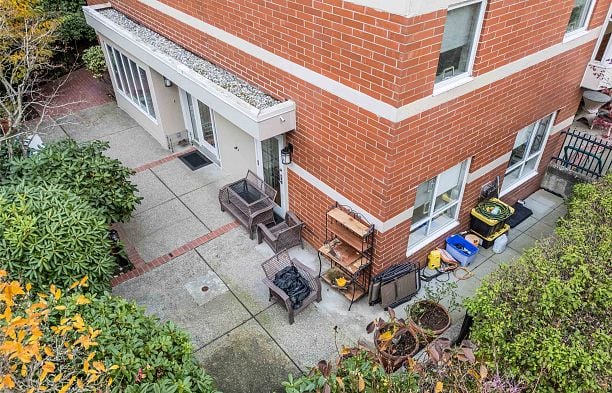 2 2128 W 43RD AVENUE Kerrisdale