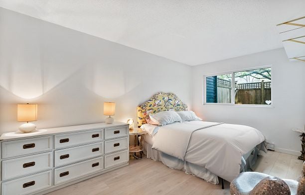 107 1990 W 6TH AVENUE Kitsilano