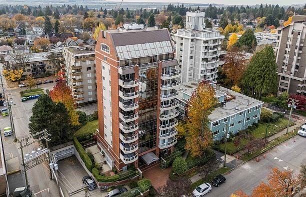 2 2128 W 43RD AVENUE Kerrisdale