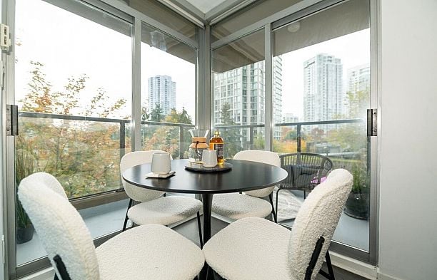 406 989 BEATTY STREET Yaletown