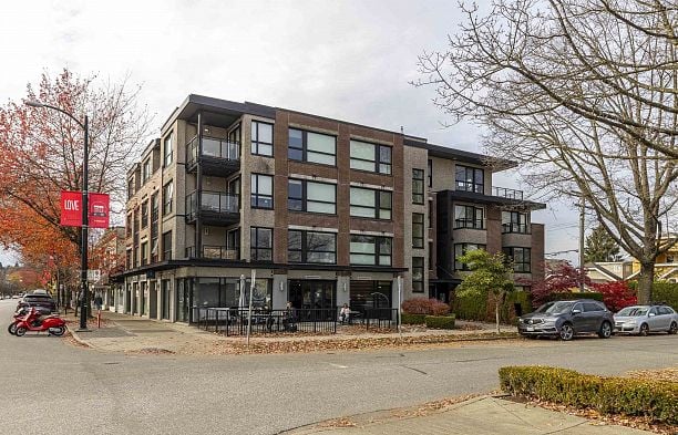 402 2481 WATERLOO STREET Kitsilano