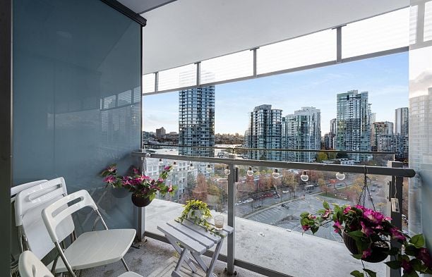 1386 87 NELSON STREET Yaletown