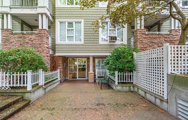 203 988 W 54 TH AVENUE South Cambie