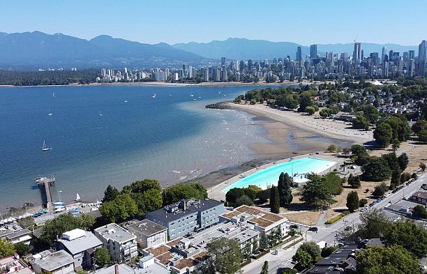 303 2450 CORNWALL AVENUE Kitsilano