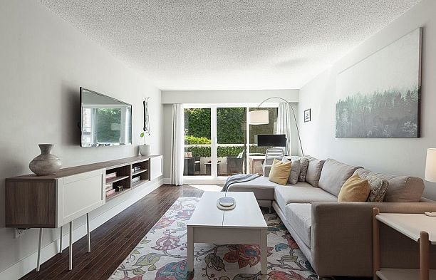 303 2450 CORNWALL AVENUE Kitsilano