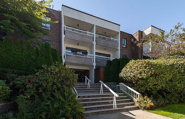 303 2450 CORNWALL AVENUE Kitsilano