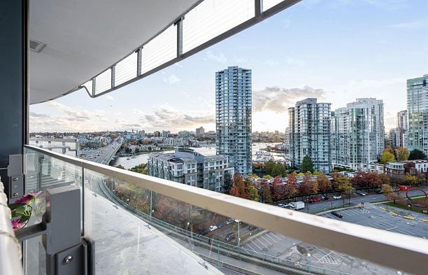 1386 87 NELSON STREET Yaletown