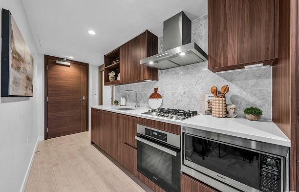 1219 1768 COOK STREET False Creek