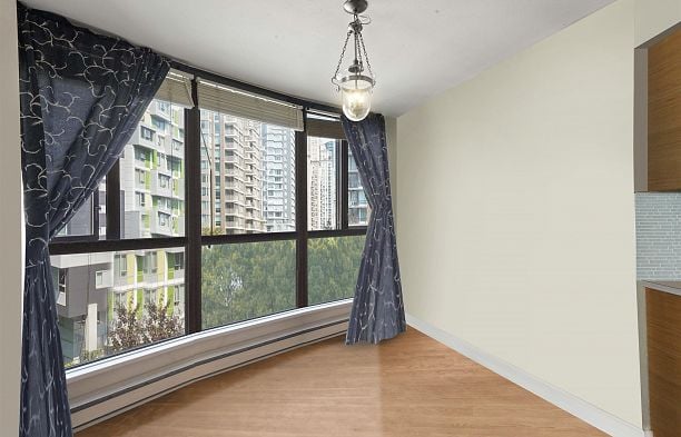 605 488 HELMCKEN STREET Yaletown