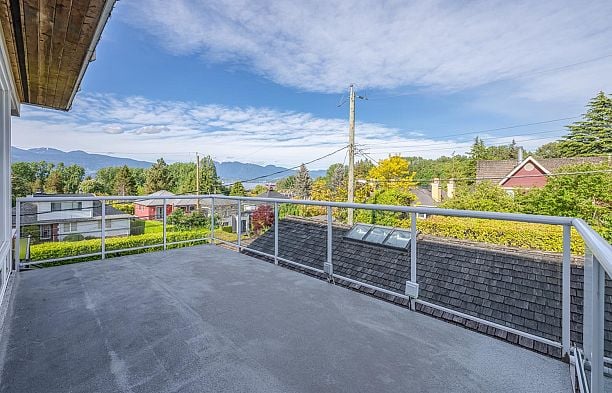 4389 LOCARNO CRESCENT Point Grey