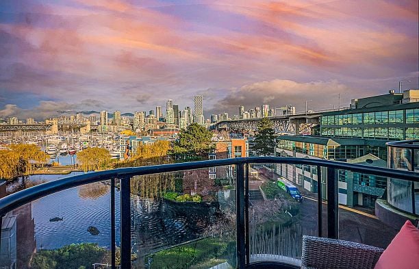 535 1515 W 2ND AVENUE False Creek