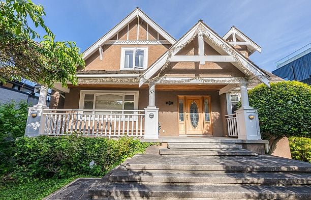 4389 LOCARNO CRESCENT Point Grey