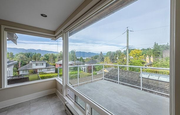 4389 LOCARNO CRESCENT Point Grey