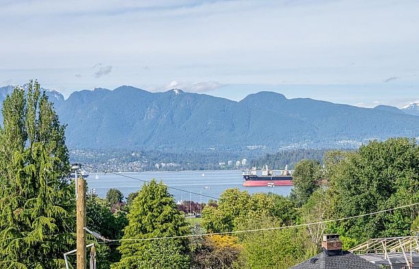 4389 LOCARNO CRESCENT Point Grey