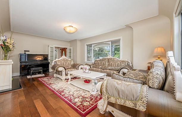 4389 LOCARNO CRESCENT Point Grey