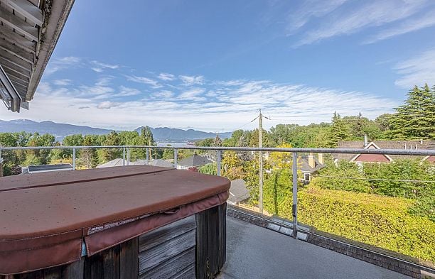 4389 LOCARNO CRESCENT Point Grey