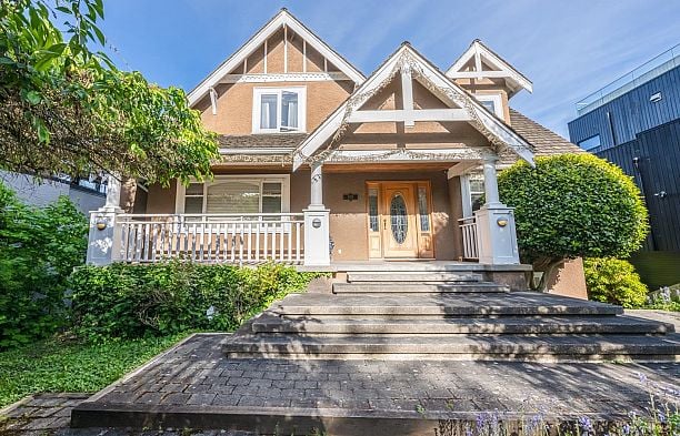 4389 LOCARNO CRESCENT Point Grey