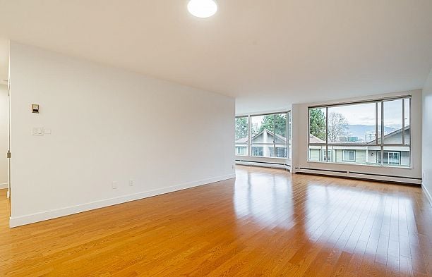 514 518 MOBERLY ROAD False Creek