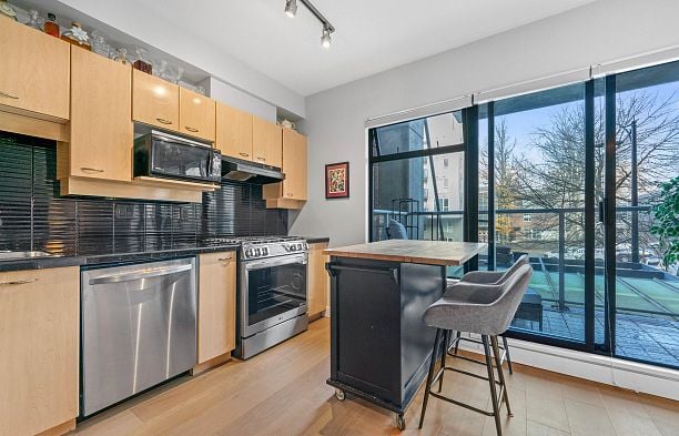 203 2228 MARSTRAND AVENUE Kitsilano