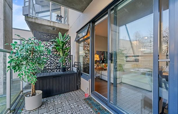 203 2228 MARSTRAND AVENUE Kitsilano