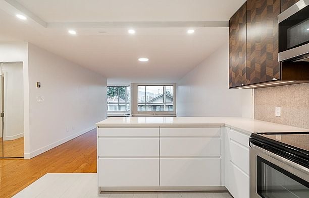 514 518 MOBERLY ROAD False Creek