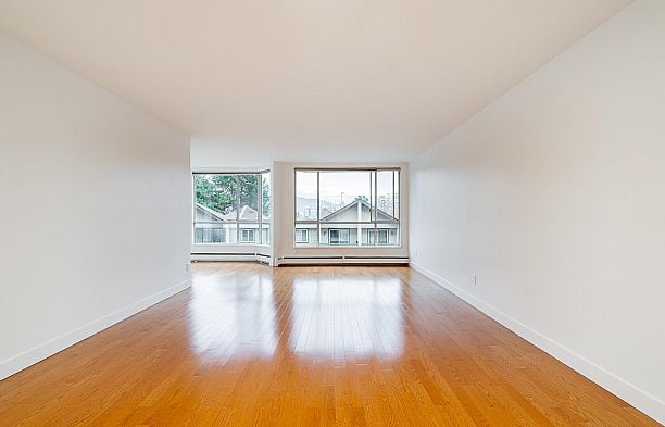 514 518 MOBERLY ROAD False Creek