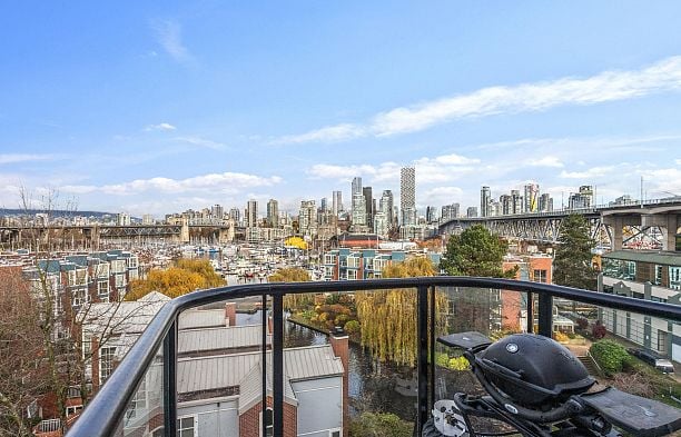 541 1515 W 2ND AVENUE False Creek