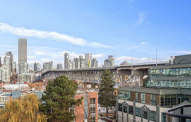 541 1515 W 2ND AVENUE False Creek