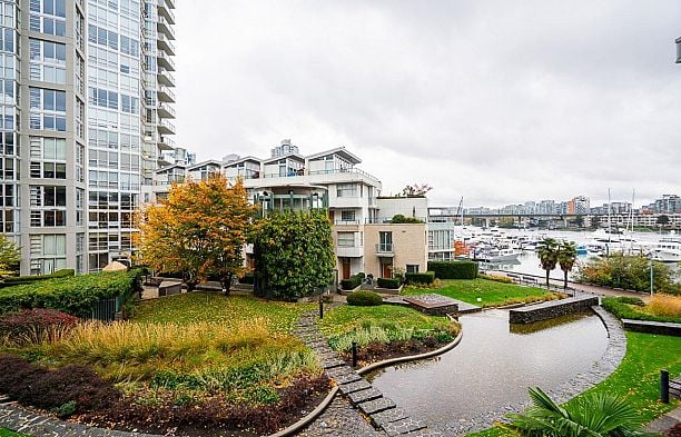 309 1288 MARINASIDE CRESCENT Yaletown