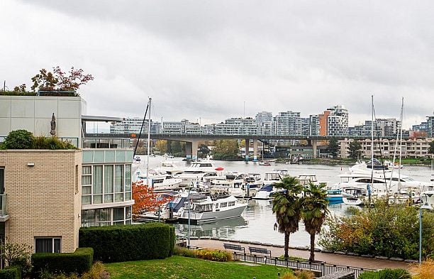 309 1288 MARINASIDE CRESCENT Yaletown