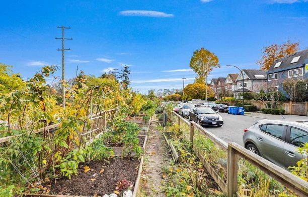 107 1990 W 6TH AVENUE Kitsilano