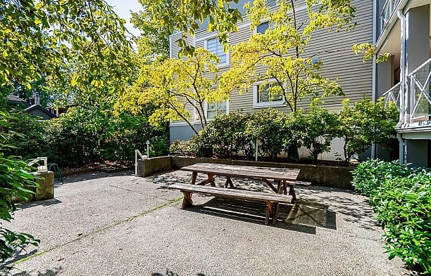 303 3220 W 4TH AVENUE Kitsilano