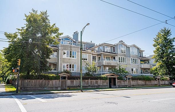 303 3220 W 4TH AVENUE Kitsilano