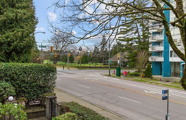 201 4688 W 10TH AVENUE Point Grey