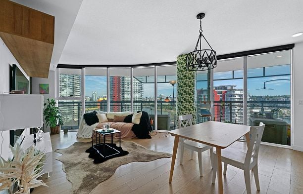 1284 87 NELSON STREET Yaletown