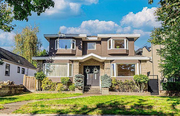 4255 W 15TH AVENUE Point Grey