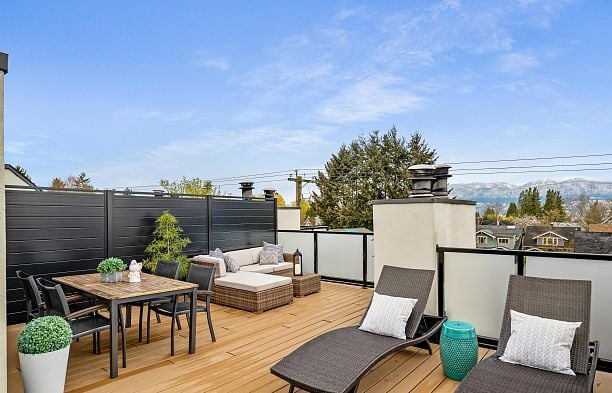 18 3437 W 4TH AVENUE Kitsilano