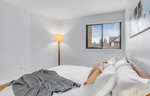 18 3437 W 4TH AVENUE Kitsilano