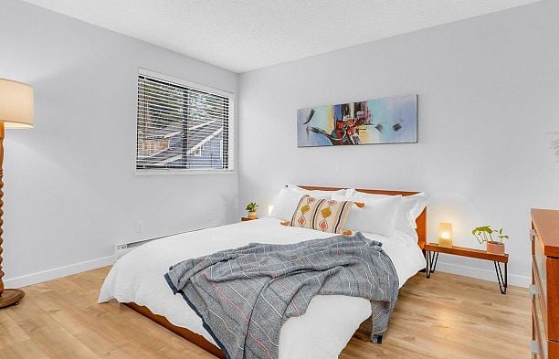 18 3437 W 4TH AVENUE Kitsilano