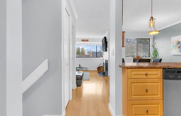 18 3437 W 4TH AVENUE Kitsilano