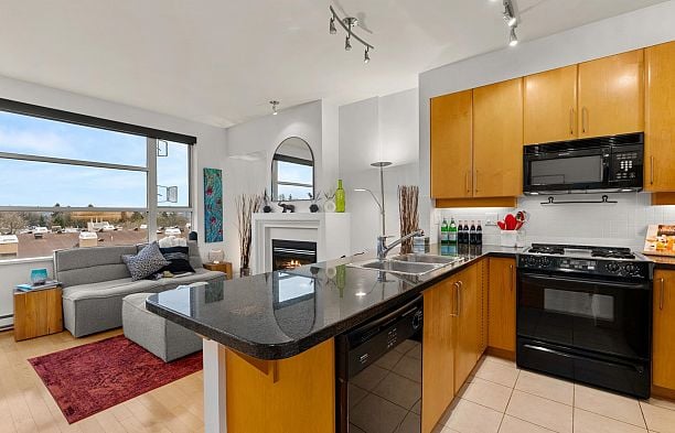 601 2655 CRANBERRY DRIVE Kitsilano