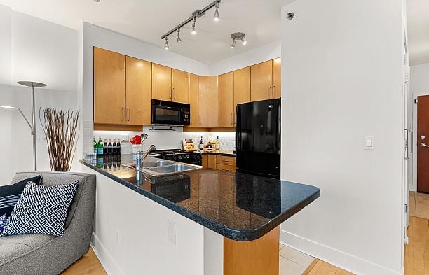 601 2655 CRANBERRY DRIVE Kitsilano