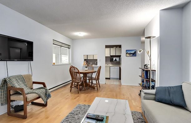 8 3250 W 4TH AVENUE Kitsilano