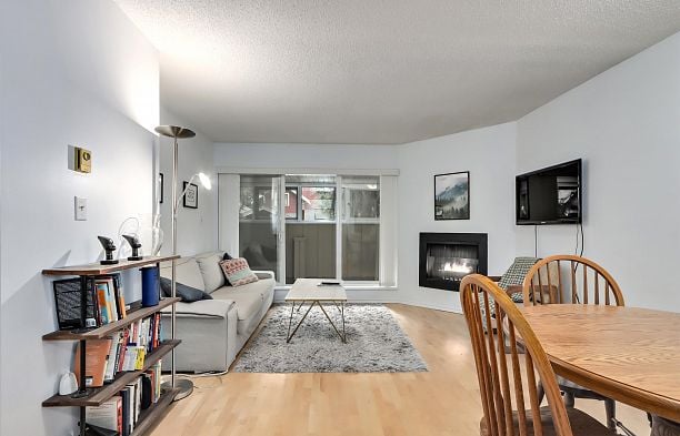 8 3250 W 4TH AVENUE Kitsilano